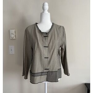 Habitat Clothes To Live In Medium Textured Top V Neck Green Black Funky Artsy